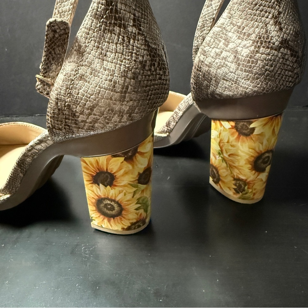 Pashion Footwear v1.0 Custom Sunflower Cluster 4 Inch Block Heels - Picture 9 of 11